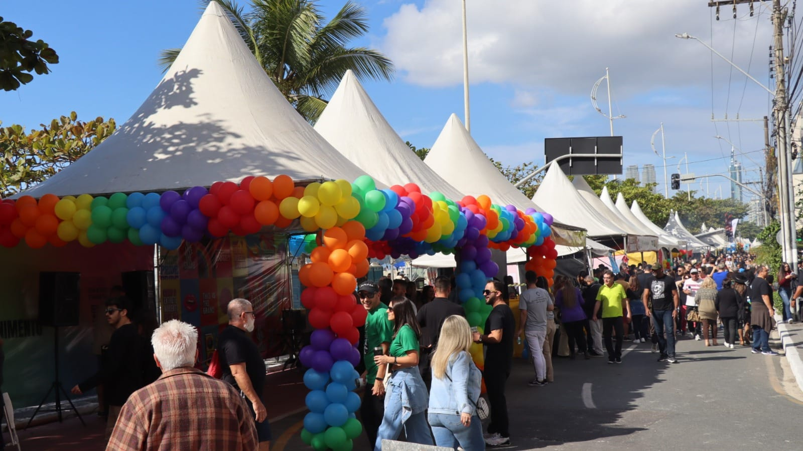 Festa dos Amigos,Balneário Camboriú,Secretaria de Turismo,Praça Almirante Tamandaré,Avenida Atlântica,Secretaria de Desenvolvimento e Inclusão Social,Rio Grande do Sul