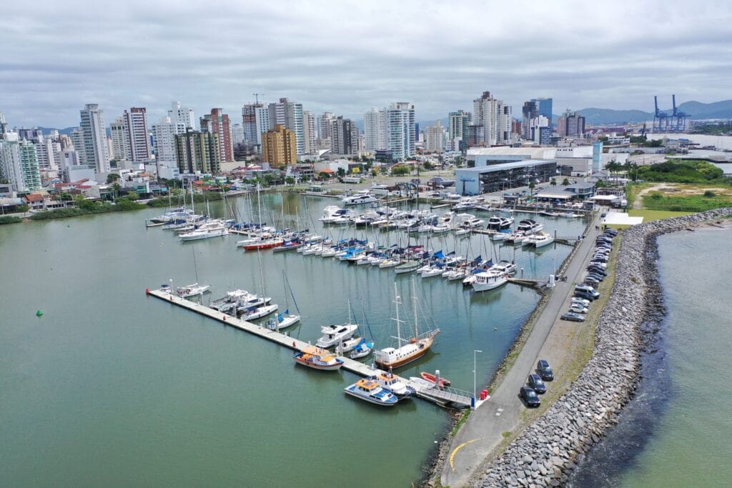 Itajaí,Sindicato da Indústria da Construção Civil da Foz do Rio Itajaí,Brain Inteligência Estratégica,Santa Catarina,home clubs