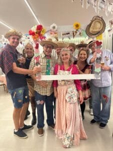 vigésima primeira edição,Chá Beneficente,Rede Feminina de Combate ao Cancer,Clube Ariribá,Modas da Ana Vargas,Pucket,Milon Expositores,Sak Som,Louise Lucena,Camiseta do Outubro Rosa,Anabela Becker,A4 Movelaria,Moveleiro da América Latina,São Paulo Expo,Balneário Camboriú,FORMOBILE,Rede Feminina,Camboriú,Regina Lange,Arraiá das Sinhazinhas,Savana Garden,Saga,Festa Junina