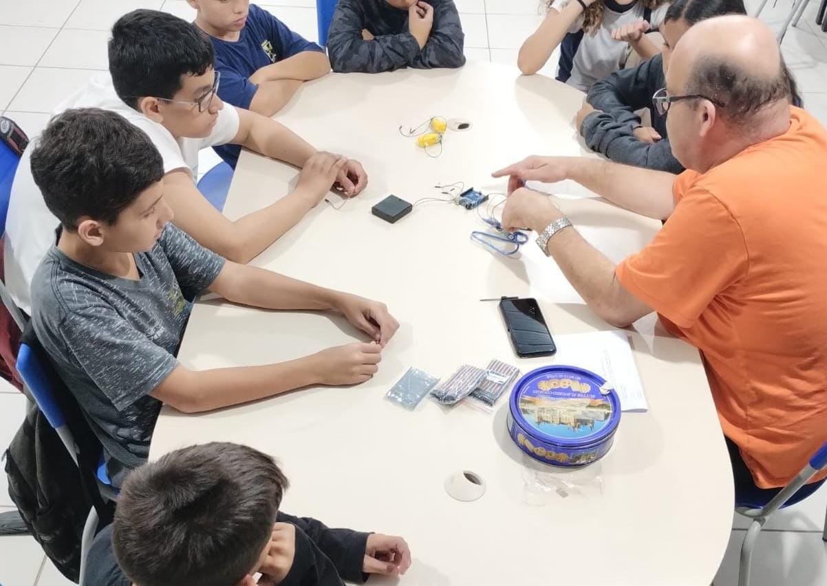Secretaria de Educação,Itajaí,Diretoria de Tecnologias Educacionais,3ª edição da Feira Maker,Secretaria Municipal,robótica educacional,projetos de sustentabilidade,arte digital e impressão 3D,programação de jogos,Instituto Federal de Santa Catarina,Serviço Nacional de Aprendizagem Industrial,Serviço Social do Comércio,Serviço Social da Indústria,Serviço Nacional de Aprendizagem do Comércio,Elume Parque Tecnológico,Prefeitura de Bombinhas,Feira Maker