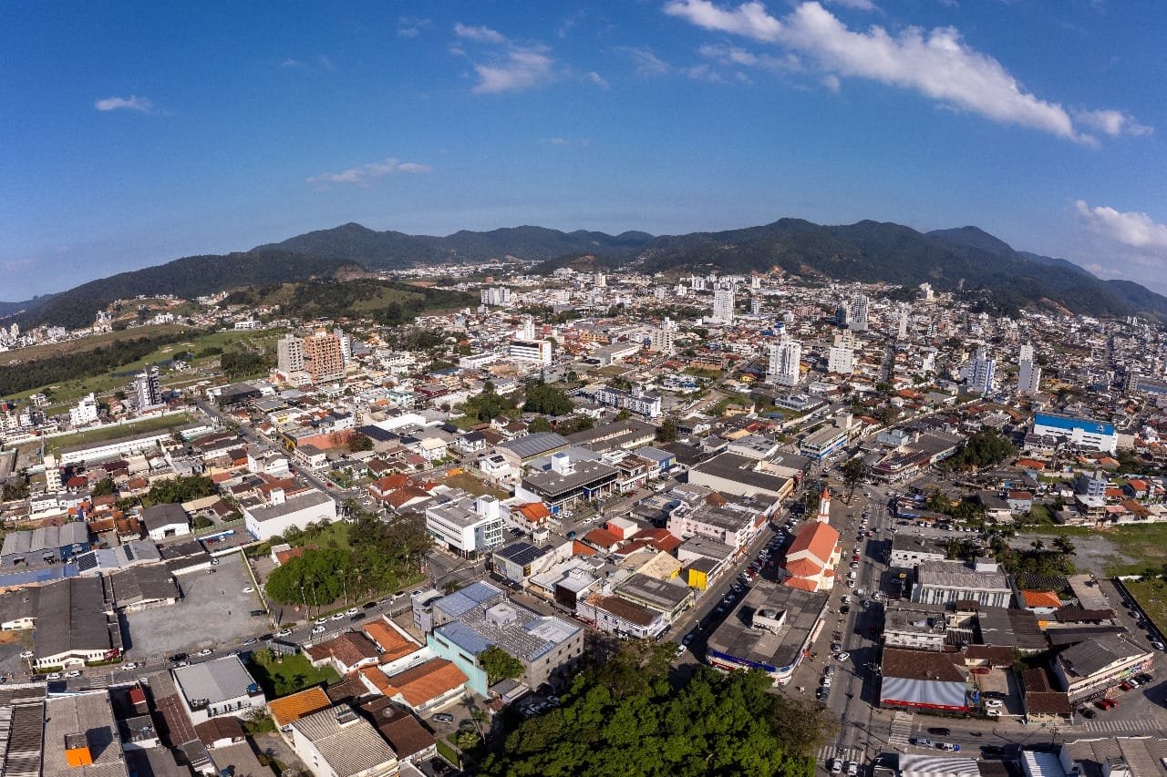 Prefeitura Municipal,Camboriú,Secretaria de Desenvolvimento Econômico,SENAI,Projeto Qualifica Camboriú,vagas abertas