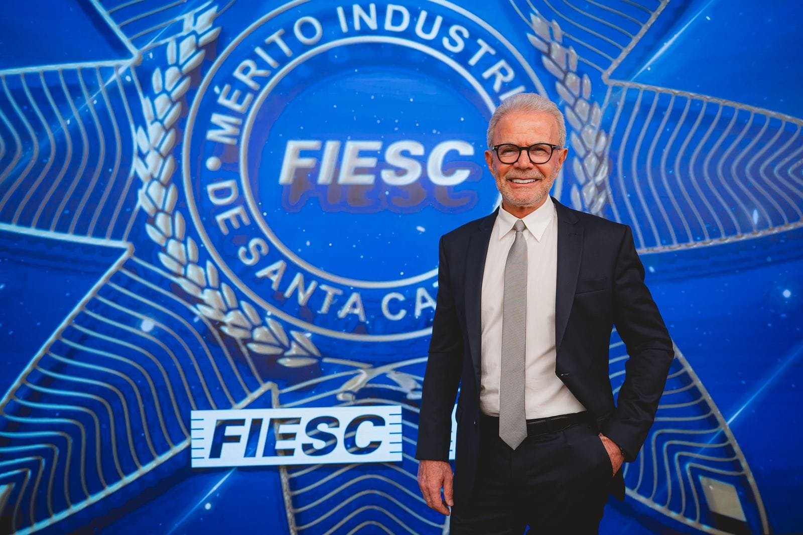 Francisco Graciola,FG Empreendimentos,Comenda do Mérito Industrial de Santa Catarina,Jean Graciola,Mario Cezar de Aguiar,FIESC,Assis Strasser da GTS do Brasil,Heinz Engel do Conselho de Acordantes da Condor,Henrique Deiss da Têxtil Oeste,Vera Olivo da La Moda