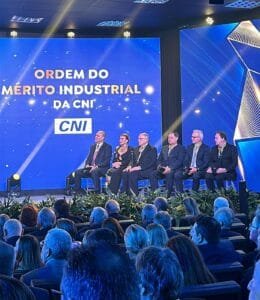 Francisco Graciola,FG Empreendimentos,Comenda do Mérito Industrial de Santa Catarina,Jean Graciola,Mario Cezar de Aguiar,FIESC,Assis Strasser da GTS do Brasil,Heinz Engel do Conselho de Acordantes da Condor,Henrique Deiss da Têxtil Oeste,Vera Olivo da La Moda