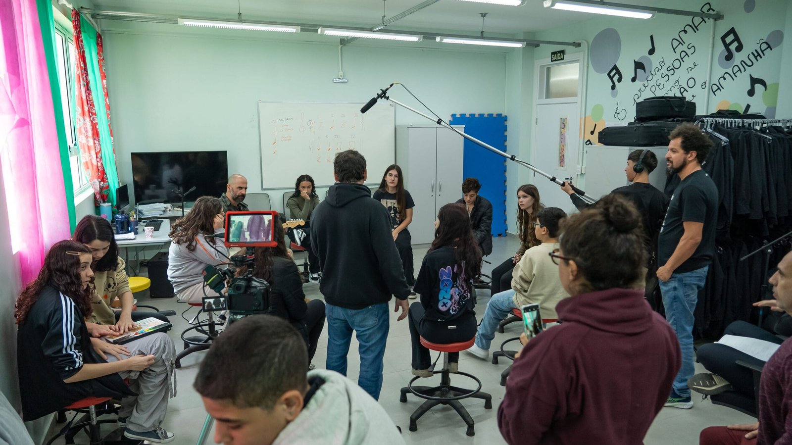 CEIT Leonel de Moura Brizola,Bombinhas,Oficina de Cinema,Jovens,audiovisual,curta-metragem,Anônima,Tramela Produções,Mostra Infantojuvenil,Florianópolis Audiovisual Mercosul,Prefeitura de Bombinhas,Fundo Municipal de Cultura da Fundação de Cultura