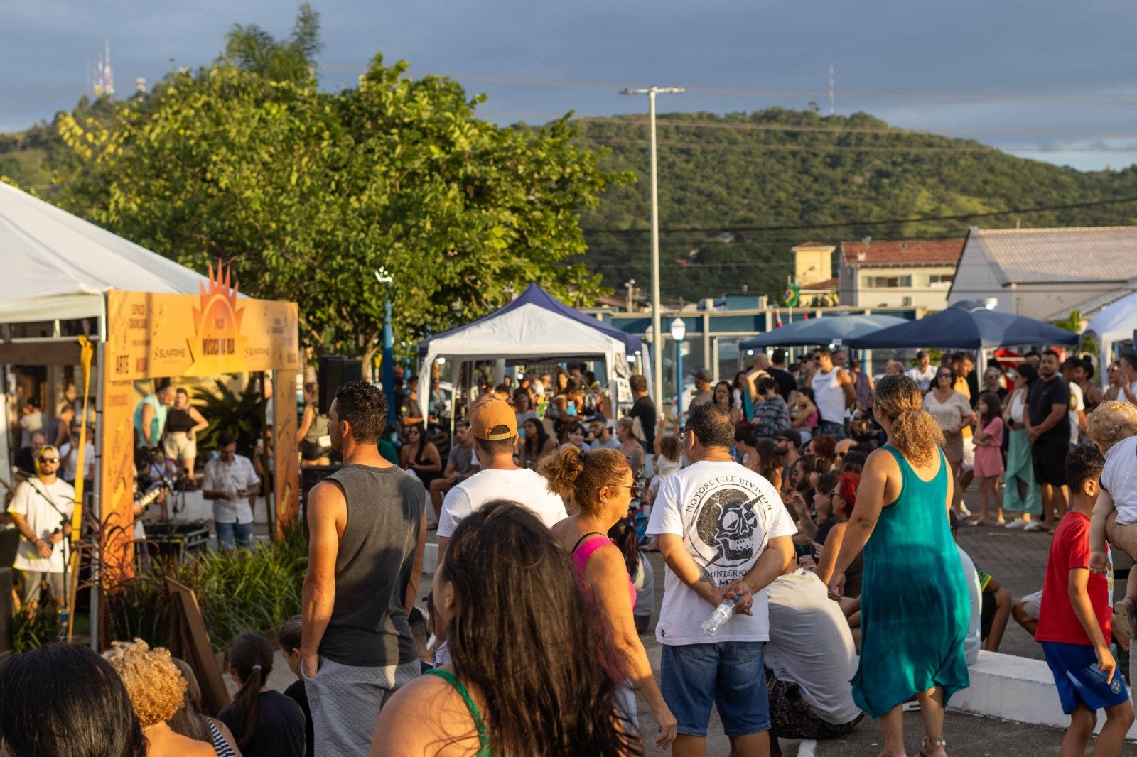 Som&Sol - Música na Rua,Porto Belo,Corre Brasil,Praça da Bandeira,Fundação do Meio Ambiente,flash tattoo,Barbara tattoo,Espaço Criançada,DJ Bruno,The Sunnys,Marcos Baroni,Capim Baião,Natália Pereira Trio,Fundação Municipal de Cultura,Fundação Municipal de Turismo,Credifoz Cooperativa de Crédito,Faroeste Beer