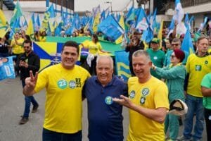 Evento contou com a presença do ex-prefeito Jandir Bellini e do senador Esperidião Amin,Itajaí,coligação,caminhada