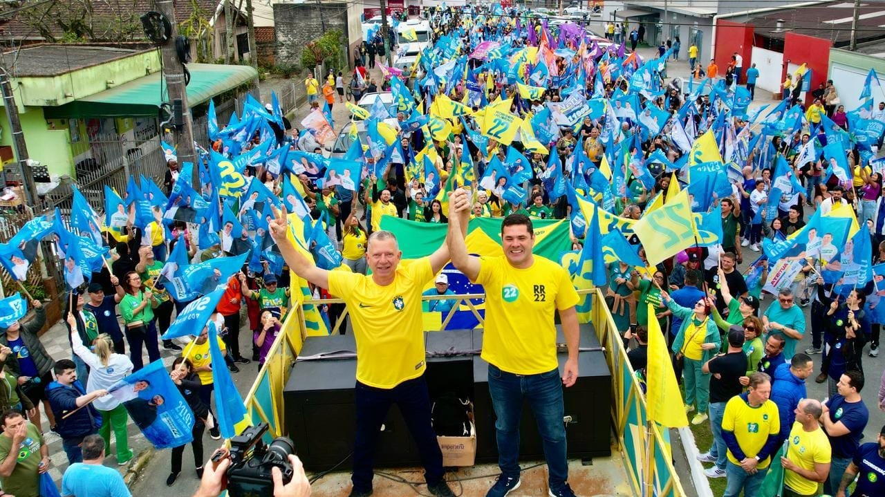 Evento contou com a presença do ex-prefeito Jandir Bellini e do senador Esperidião Amin,Itajaí,coligação,caminhada