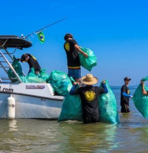 ONG Eco Local Brasil,litoral Norte,Santa Catarina,Paraná,Expedição Oceano Protegido Brasil,Praia do Ervino,Praia Grande,São Francisco do Sul,Hidratei,Grupo Clean Plastic,Evoke,Core Case,Handline Brasil,Madeplast,Fuplastic,Florianópolis