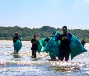 ONG Eco Local Brasil,litoral Norte,Santa Catarina,Paraná,Expedição Oceano Protegido Brasil,Praia do Ervino,Praia Grande,São Francisco do Sul,Hidratei,Grupo Clean Plastic,Evoke,Core Case,Handline Brasil,Madeplast,Fuplastic,Florianópolis