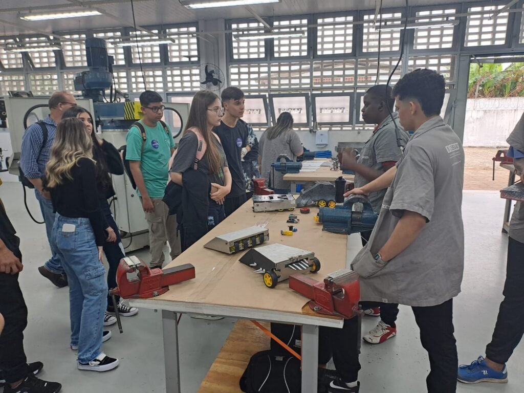 Mundo SENAI,moda,Programa Jovem Aprendiz,FIESC,Vale do Itajaí Mirim,profissionais qualificados,mercado de trabalho