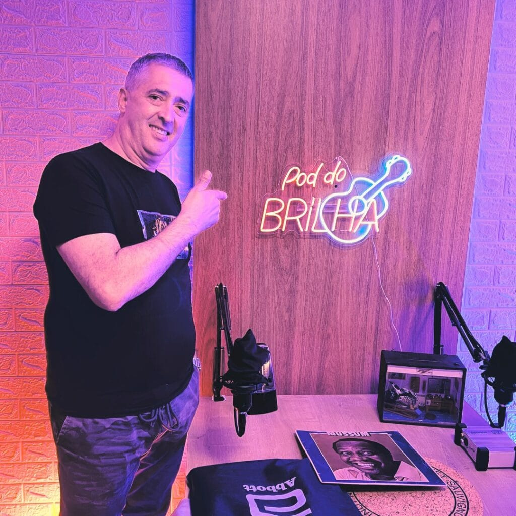 O “Pod do Brilha” chega para invadir os bastidores do mundo do samba e pagode