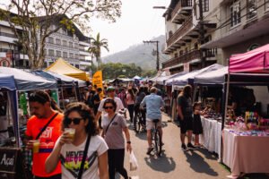 Estação Unifique,Feira da Estação,artesanato,gastronomia,moda,decoração,saúde,beleza,artigos pet,cultural,economia criativa,empreendedores,Musicalizando com Sucata,sustentabilidade ambiental,DJ Leokdio,DuoSound,Baywatch,Hulk,Homem Aranha,Esquina Gráfica,kids,UX Academia,movimentação econômica