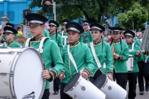 Fanfarras do programa Música na Escola participam do desfile cívico em Joinville