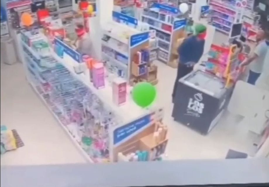 Assalto à Farmacia,prisão,Luta corporal,Balconista reage a assalto