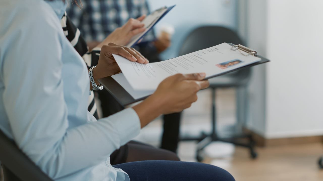 Sistema Nacional de Emprego,SINE,Camboriú,vagas de emprego,horário de atendimento,documentos,carteira de trabalho,RG,atendimentos presenciais,currículos,coordenador do SINE,Adiomir da Costa,mão de obra qualificada,oportunidades,Mestre de obras,Conferente Armazém,Servente de obras,Motorista entregador,Pedreiro,Auxiliar de Limpeza,Vendedor(a) interno,Costureiro(a) Geral,Guincheiro Construção civil,Zelador de Edifício,Carpinteiro,Faxineira,Recepcionista geral,site do SINE,Facebook do SINE,sede do SINE,Assistência Social,telefone,e-mail.