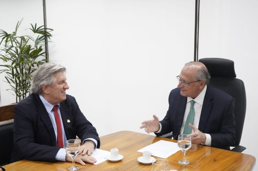 Prefeito eleito,Reuniões,Deputados federais,Ministros,Propostas,Mercado público,Pier/trapiche,Emendas parlamentares,Desenvolvimento econômico,Indústria,Relações governamentais,Comunidade,Projetos públicos,Futuro da cidade,União de esforços.