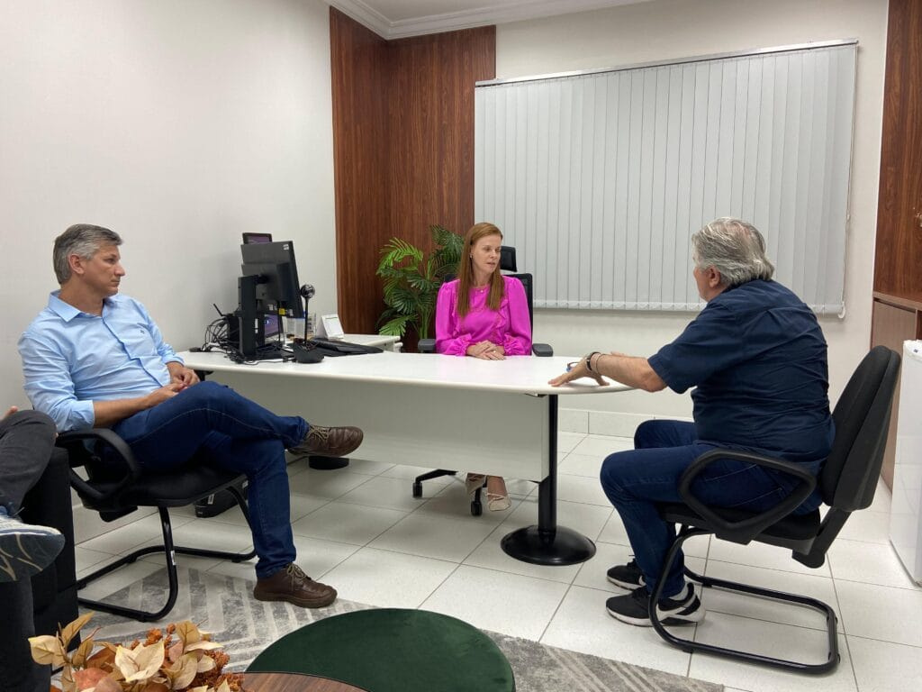 No Ministério Público,Pavan reafirma interesse do Município na compra do Hospital de Camboriú