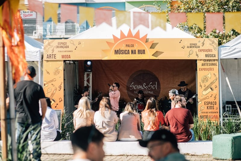 Som&Sol - Música na Rua,Porto Belo,atração musical,economia criativa,Feira de adoção
