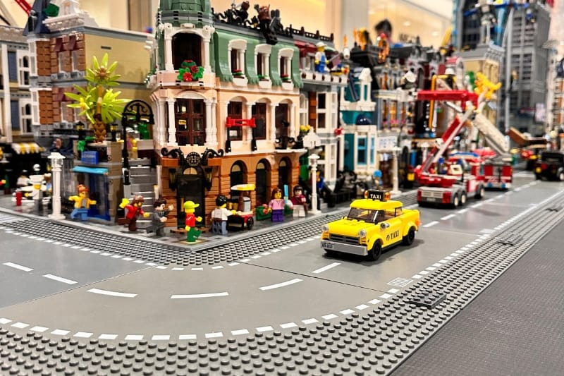 legos colecionáveis,500 mil peças,montanha-russa,teatro,mini cidades
