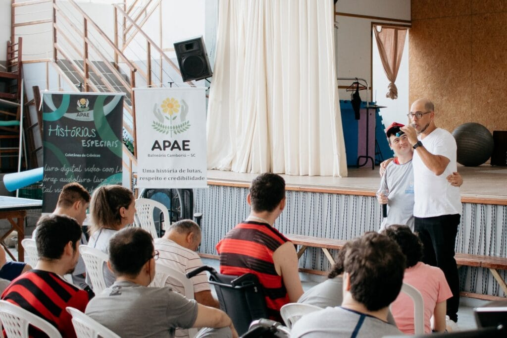 APAE de Balneário Camboriú,histórias especiais,livro digital,audiolivro,inclusão social,desenvolvimento pessoal