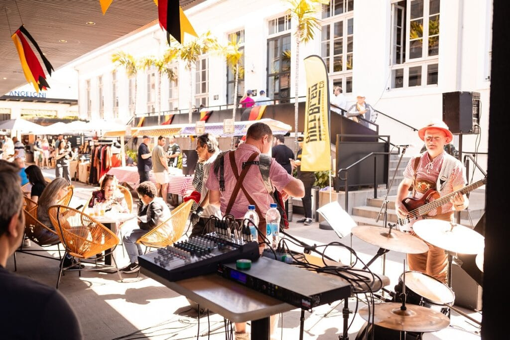 Oktoberfest,Top Market,chopp gelado,banda Rothenburg,programação,música alemã,feiras,entretenimento