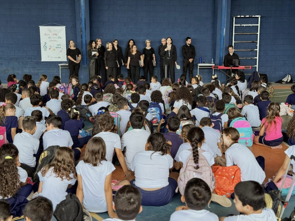 Mais de 1.800 crianças assistem aos Concertos Didáticos,do Coro Vozes do Vale,em Itajaí