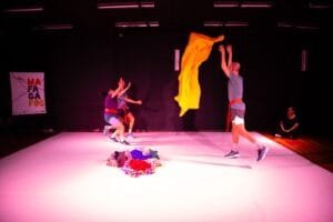 Performance MAFAGAFOS faz apresentações gratuitas na Itajaí Criativo