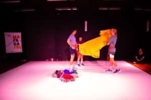Performance MAFAGAFOS faz apresentações gratuitas na Itajaí Criativo