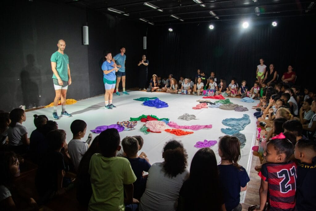 Performance MAFAGAFOS faz apresentações gratuitas na Itajaí Criativo