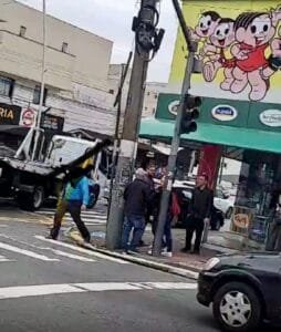 equipe de rua,agressores,violência física,boletim de ocorrência,medidas judiciais,apoio jurídico,equilíbrio,serenidade