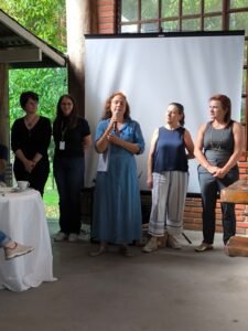 Rede Municipal de Ensino,Encontros Presenciais,Curso Nacional de Formação,qualidade da vida,professores de Educação Infantil,Centro de Vivências,poetisa Sabrina Gesser,Criança e Natureza,Léa Tiriba,tutoras,roda de conversa,Margareth Schafranski,amarração de orquídeas,carga horária,aulas presenciais e remotas,turmas,aprendizado.