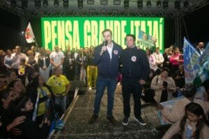 Carlos Chiodini,Márcio José Gonçalves,Comício,Bairro São Vicente,Emerson Stein