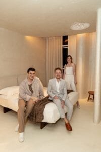 abertura da Mostra CASACOR,participação da REVEEV,lançamento de coleções,tema “De presente,o agora”,camas e colchões REVEEV,ambientes de design,profissionais da CASACOR,eventos de design,interiores em Florianópolis,inovação em decoração