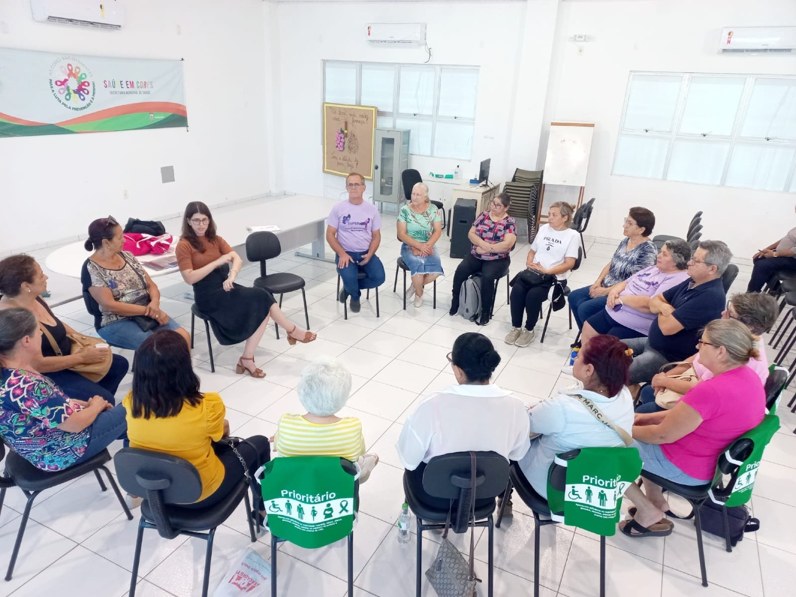 Grupo de Apoio à Fibromialgia,Camboriú,encontro,auditório da Secretaria de Saúde,reumatologista,Mariana Maschio dos Santos,terça-feiras,Centro de Reabilitação e Fisioterapia,CERFIS,laudo médico,Núcleo de Ampliado de Saúde da Família,NASF,Centro de Fisioterapia,arte terapia,estimulação cognitiva,jogos,profissionais da psicologia,exercícios físicos,nutricionista,Denise de Souza,psicólogo,Abner Morais Peixoto,fisioterapeutas,Clarice Roca Mezzomo,Marili Inês Noronha,cronograma das aulas.