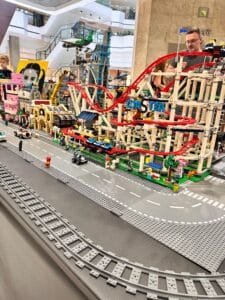legos colecionáveis,500 mil peças,montanha-russa,teatro,mini cidades