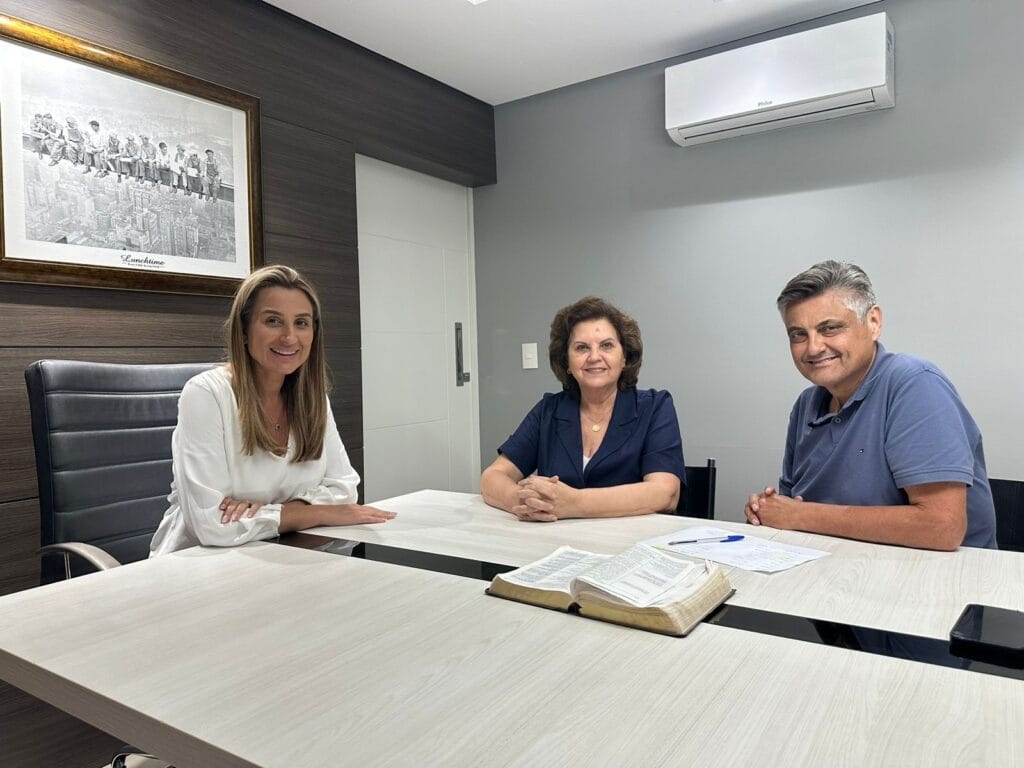 Juliana Pavan anuncia Maria Ester Menegasso como nova Secretária de Educação