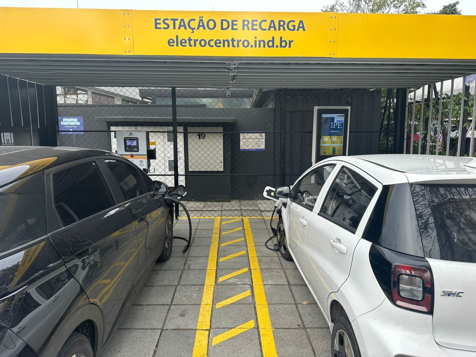 Estação Unifique,Blumenau,eletroposto público,veículos elétricos,mobilidade sustentável,carregador AC e DC