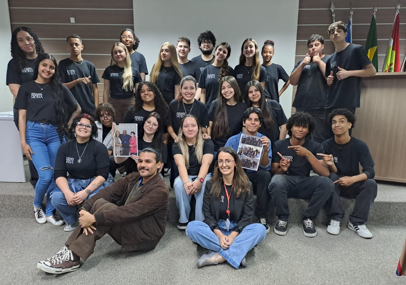 Jovens talentos da moda transformam aprendizado em revistas no SENAI de Itajaí