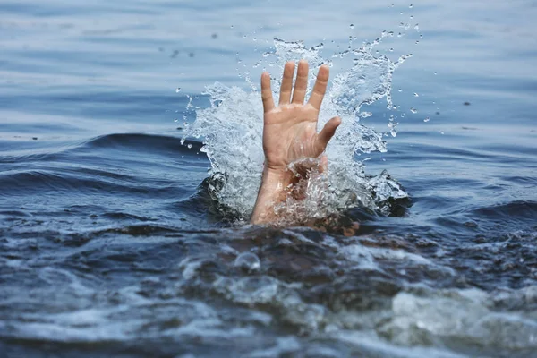 Pescador encontra corpo no mar,de homem desaparecido