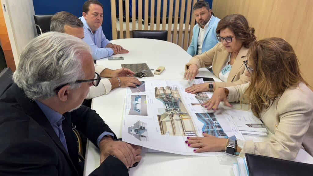 Futura secretária de Educação apresenta projeto do CIEP e busca apoio para o início das obras