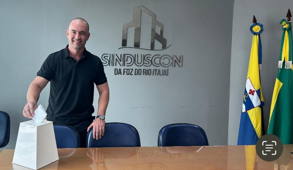 Sinduscon da Foz do Rio Itajaí empossa nova diretoria em evento que reúne associados da região
