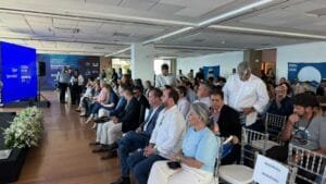 BOMBINHAS É PREMIADA POR DESTAQUE EM EDUCAÇÃO AMBIENTAL EM CERIMÔNIA NACIONAL DO BANDEIRA AZUL