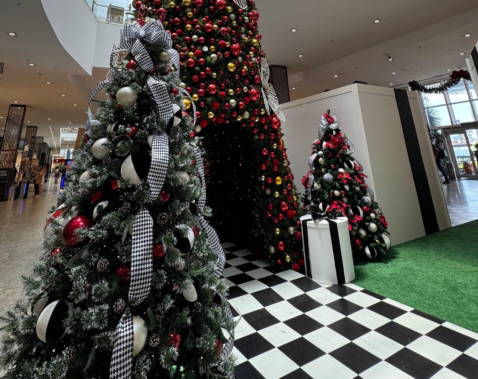 Papai Noel chega ao Balneário Shopping em um espetáculo aberto ao público no dia 6 de novembro