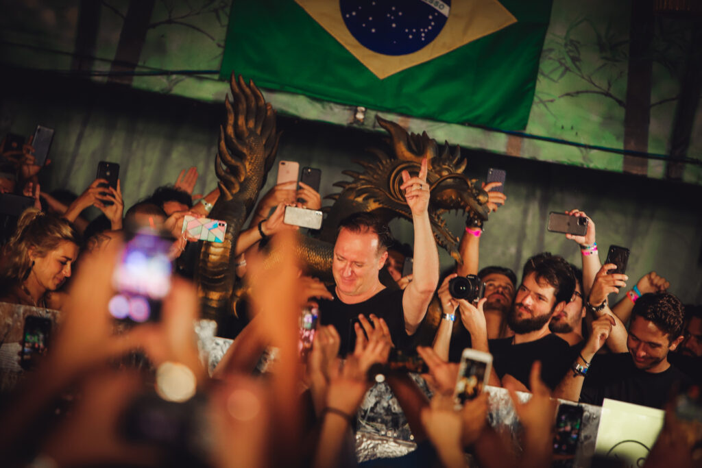 Dezembro vem aí,e antes,uma tão sonhada noite com Sasha & John Digweed no aniversário de 22 anos do Warung Beach Club