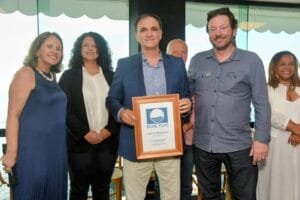 Cerimônia Nacional Bandeira Azul abre a temporada 2024/2025 no Brasil e celebra o turismo sustentável