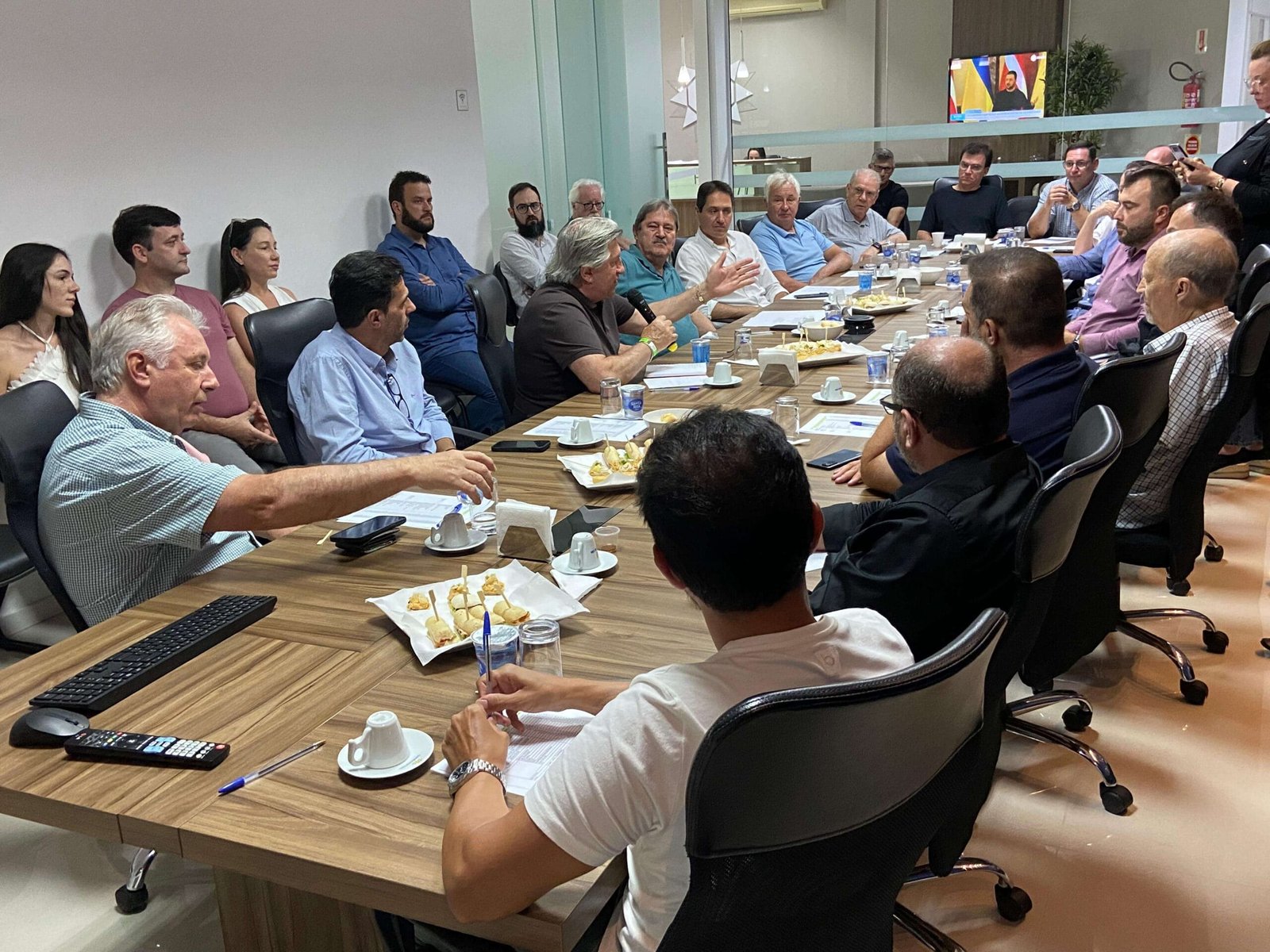 Leonel Pavan apresenta propostas de governo ao Sinduscon