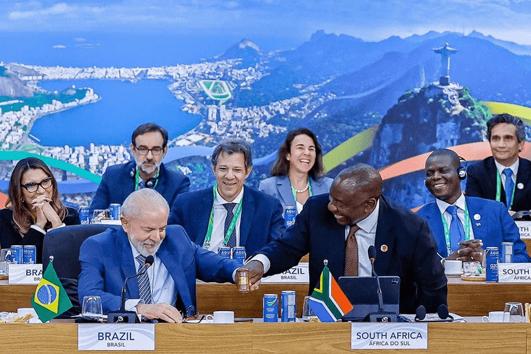 Cúpula,Líderes,G20,Rio de Janeiro,presidência,Brasil,África do Sul,Lula da Silva,Aliança Global,Fome e Pobreza,taxação,super-ricos,mudança do clima,bioeconomia,Chamado à Ação,governança global,Declaração Final,países em desenvolvimento,Indonésia,Índia,África,América Latina,conexão,sustentabilidade.,G20 Social,Lula,Cyril Ramaphosa,continuidade,participação social,Cúpula do G20,demandas da sociedade civil,transformação,combate à fome,pobreza,desigualdade,mudanças do clima,transição justa,mulheres,negros,indígenas,deficiência,trabalhadores,comunidades,situação de rua,governança.