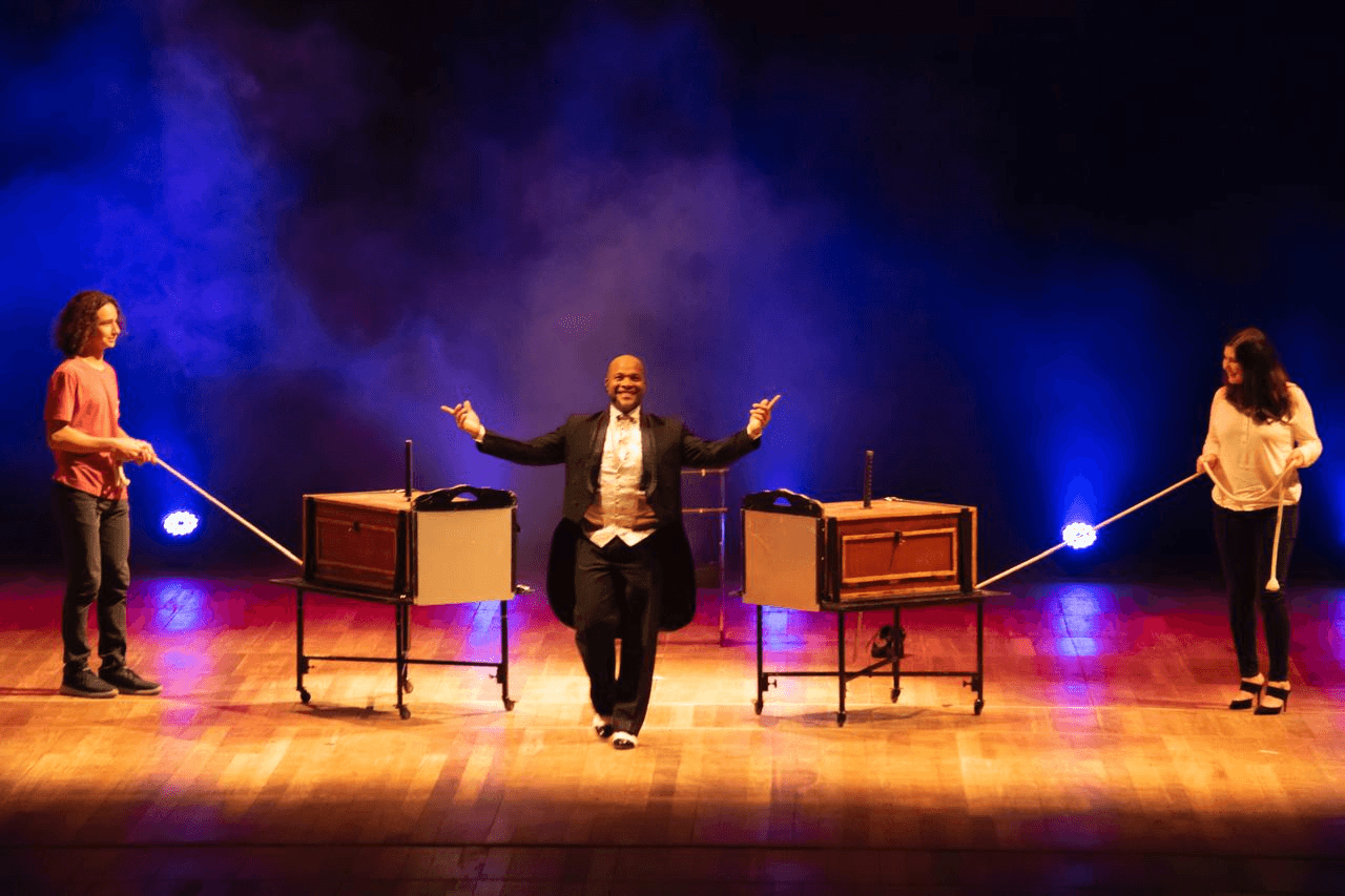 LIC,Arte Mágica,Cubamagic,Teatro Bruno Nitz,Balneário Camboriú,ilusionismo,oficina de mágica
