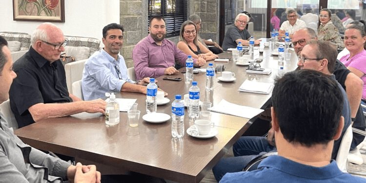 transição de governo,Camboriú,troca administrativa,reuniões de transição,visitas técnicas,processos administrativos,alinhamento de informações,serviços municipais,Fábio Moreira