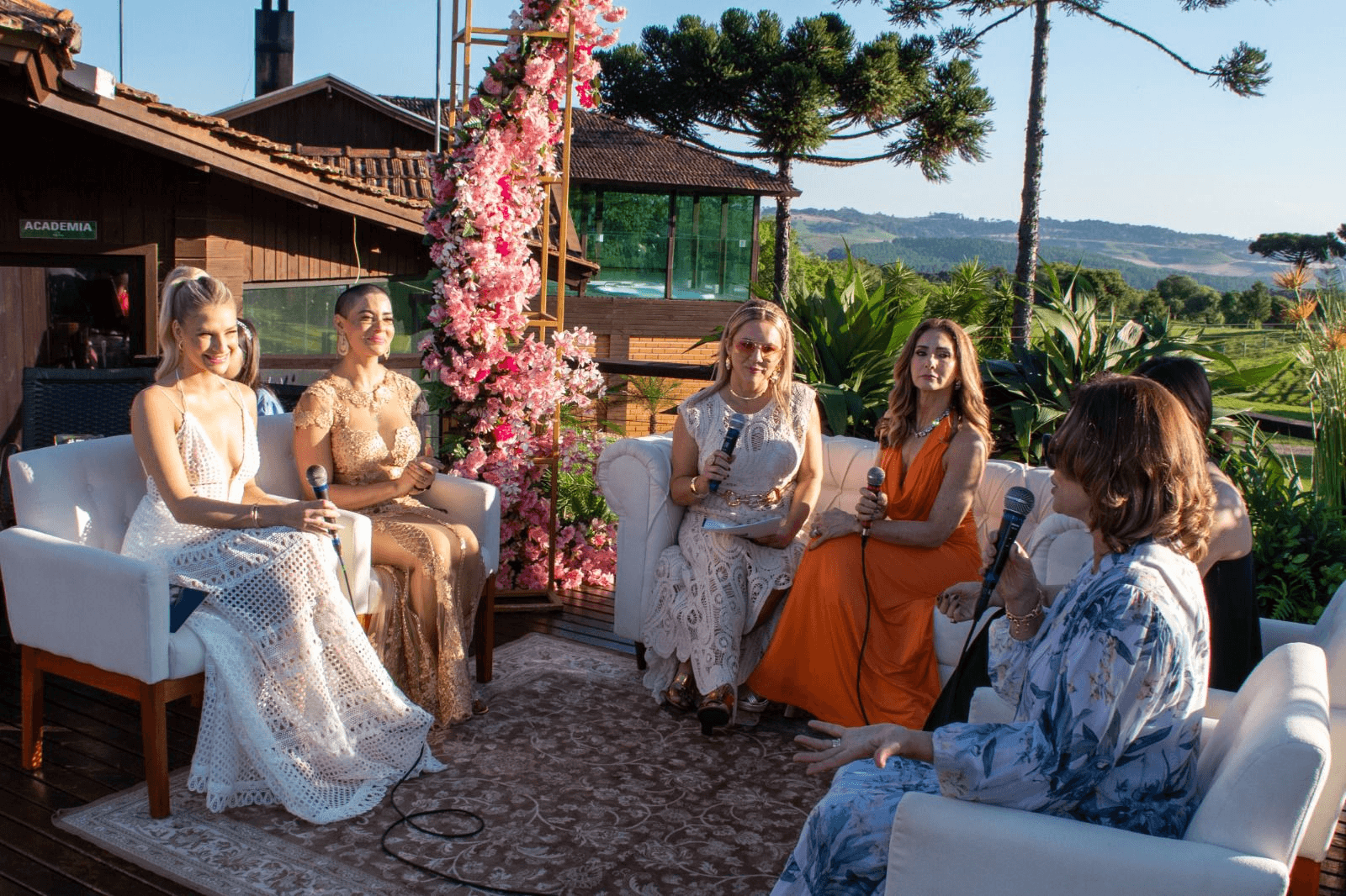 Hotel Fazenda Boqueirão,Revista Top Society,empoderamento feminino,mulheres de destaque,Eliane Guerra,Karla Cruz,gastronomia inclusiva,empreendedorismo feminino,evento de mulheres,mulheres inspiradoras,troféu Mulheres em Evidência,mulheres em evidência